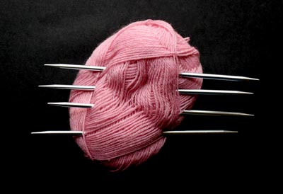 ball of yarn and needles